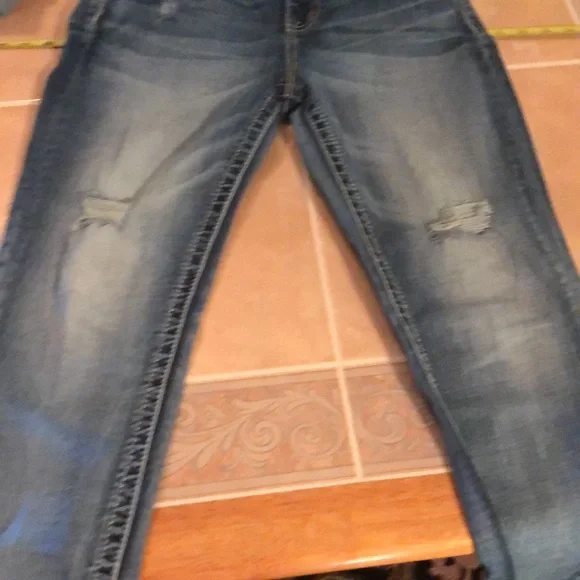 EUC Miss Me Distressed Jeans - Picture 2 of 8